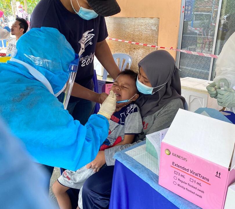 b998fb08-dd23-4d88-b0fd-d8435cecc896 A health worker collects swab sample to test for Covid-19 at Surau Hidayah, Taman Desa Puteri Ijok, Selangor October 25th 2020.